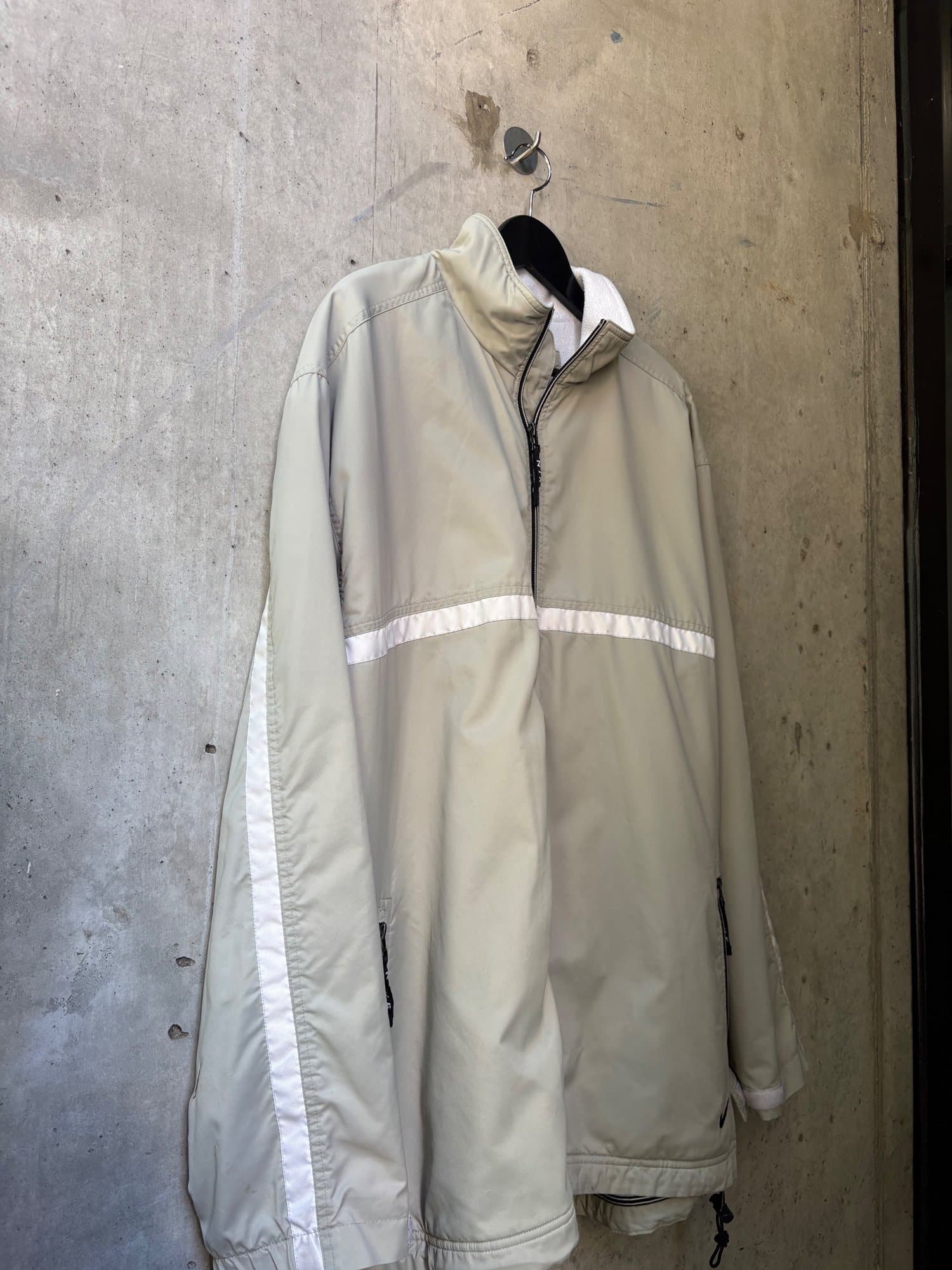 1990s-2000s beige nike nylon jacket