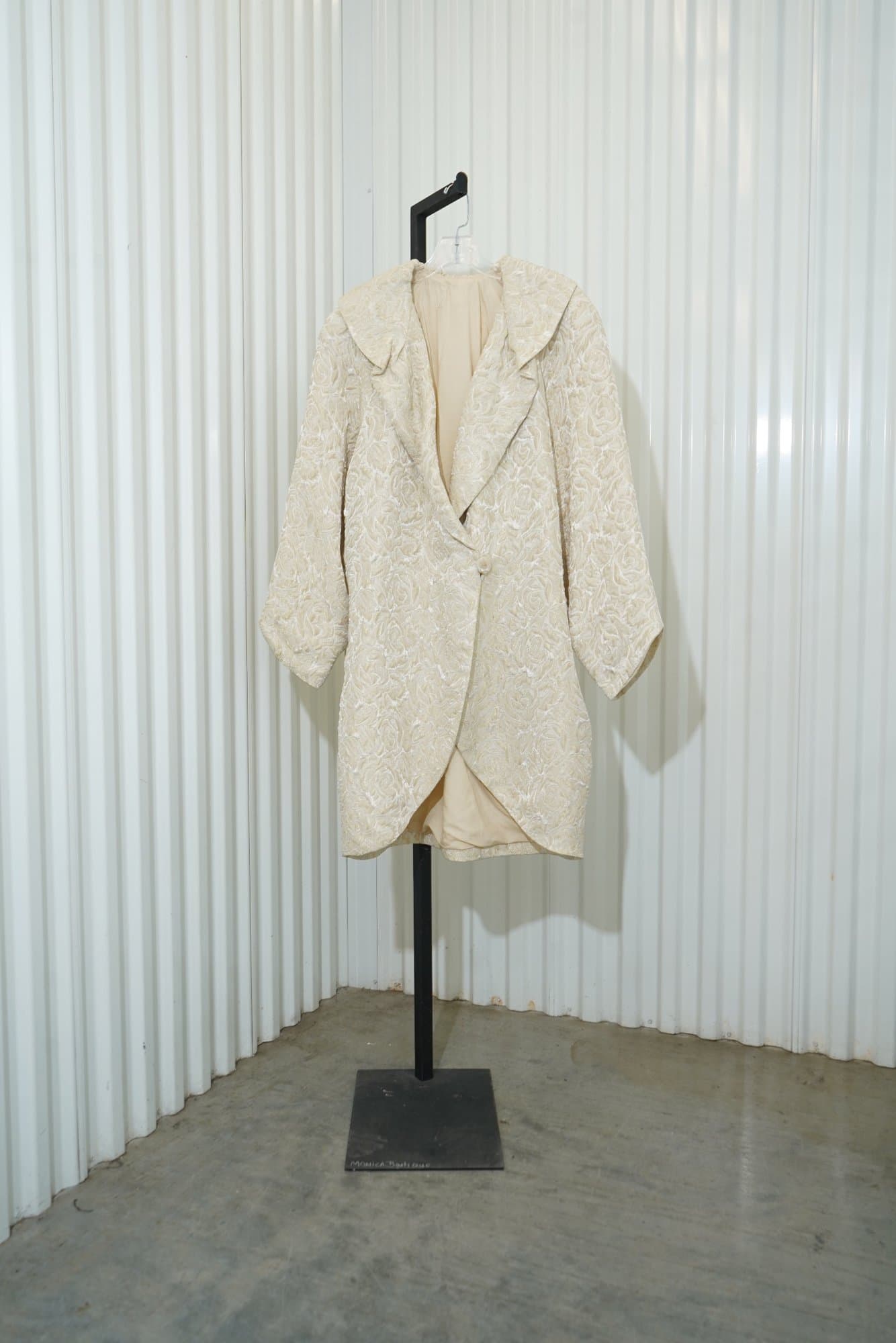 1980s cream floral jacquard/brocade coat