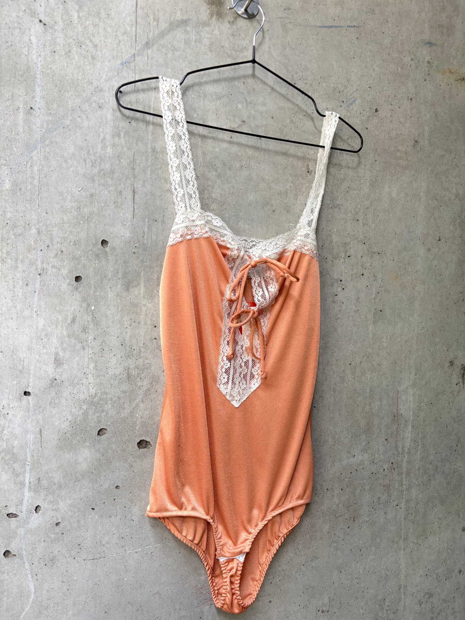 1980s toute suite new york Peach Lace Trim Bodysuit