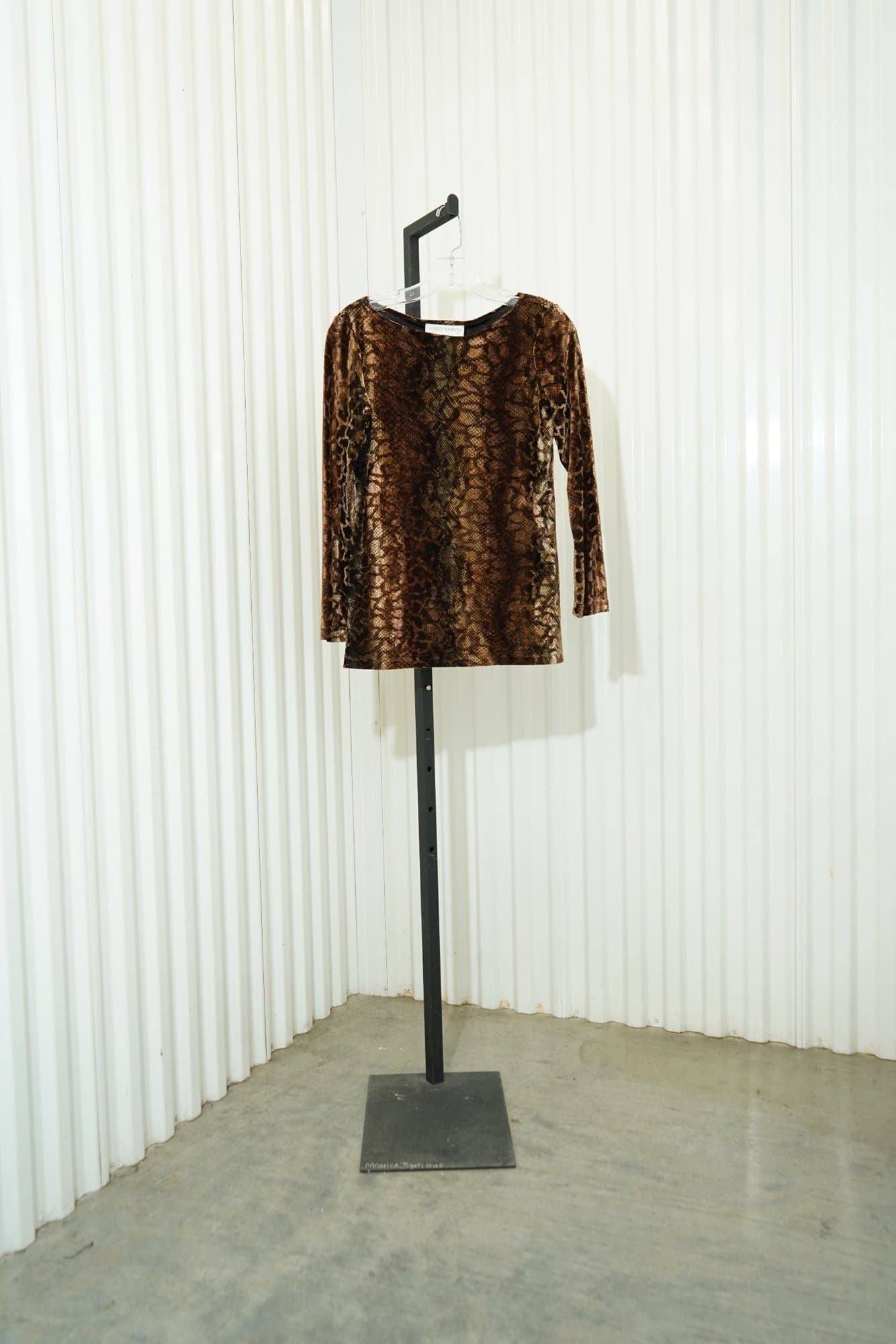 1990s Maggy London Petites Snakeskin velvet print long sleeve top