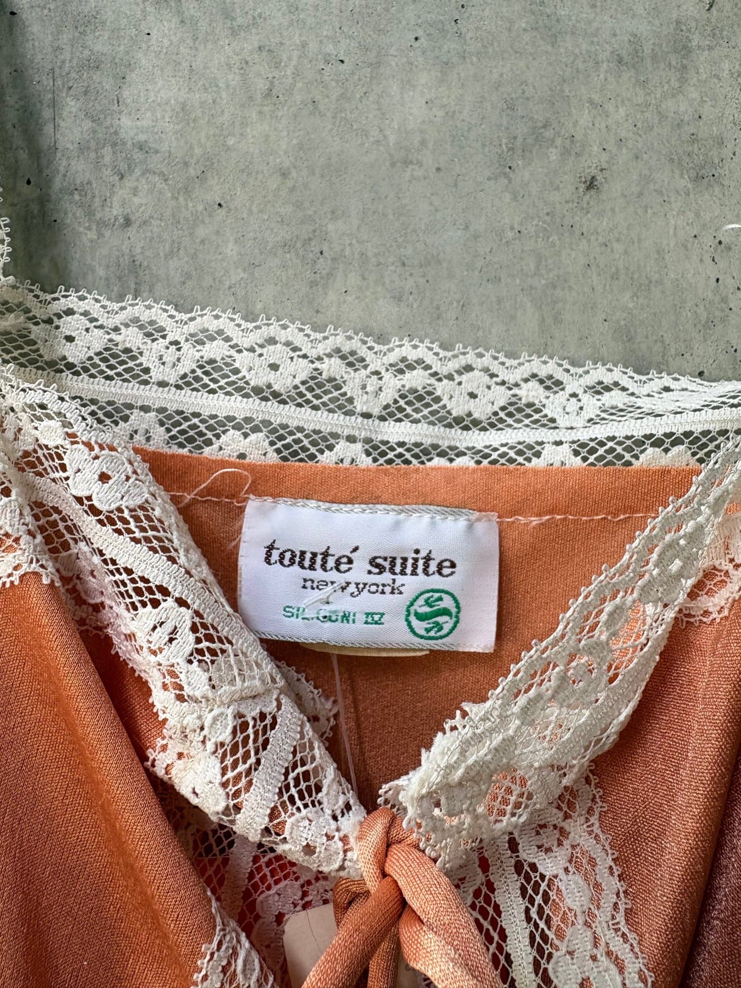 1980s toute suite new york Peach Lace Trim Bodysuit