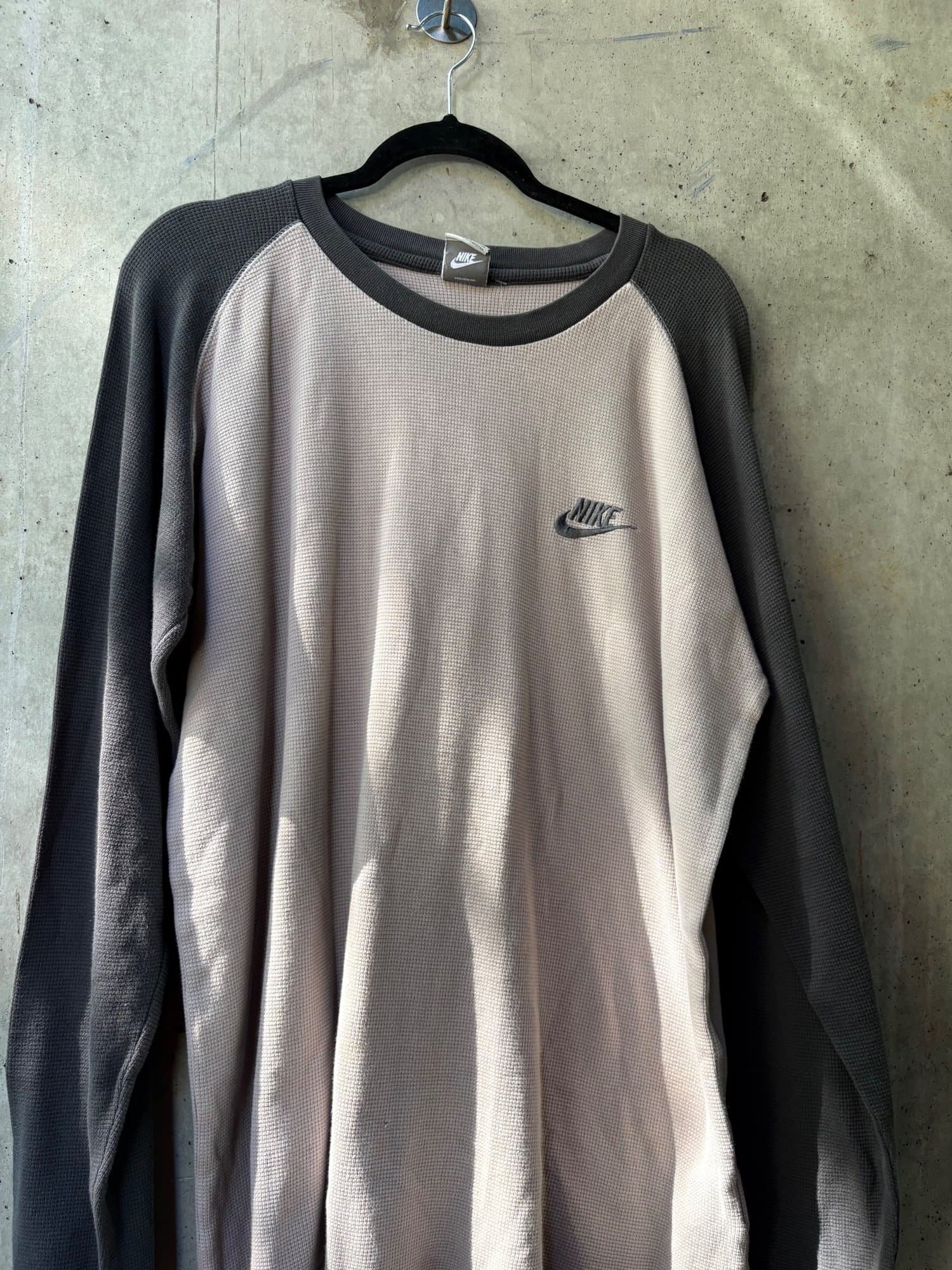 Y2K / early 2000s Nike longsleeve thermal