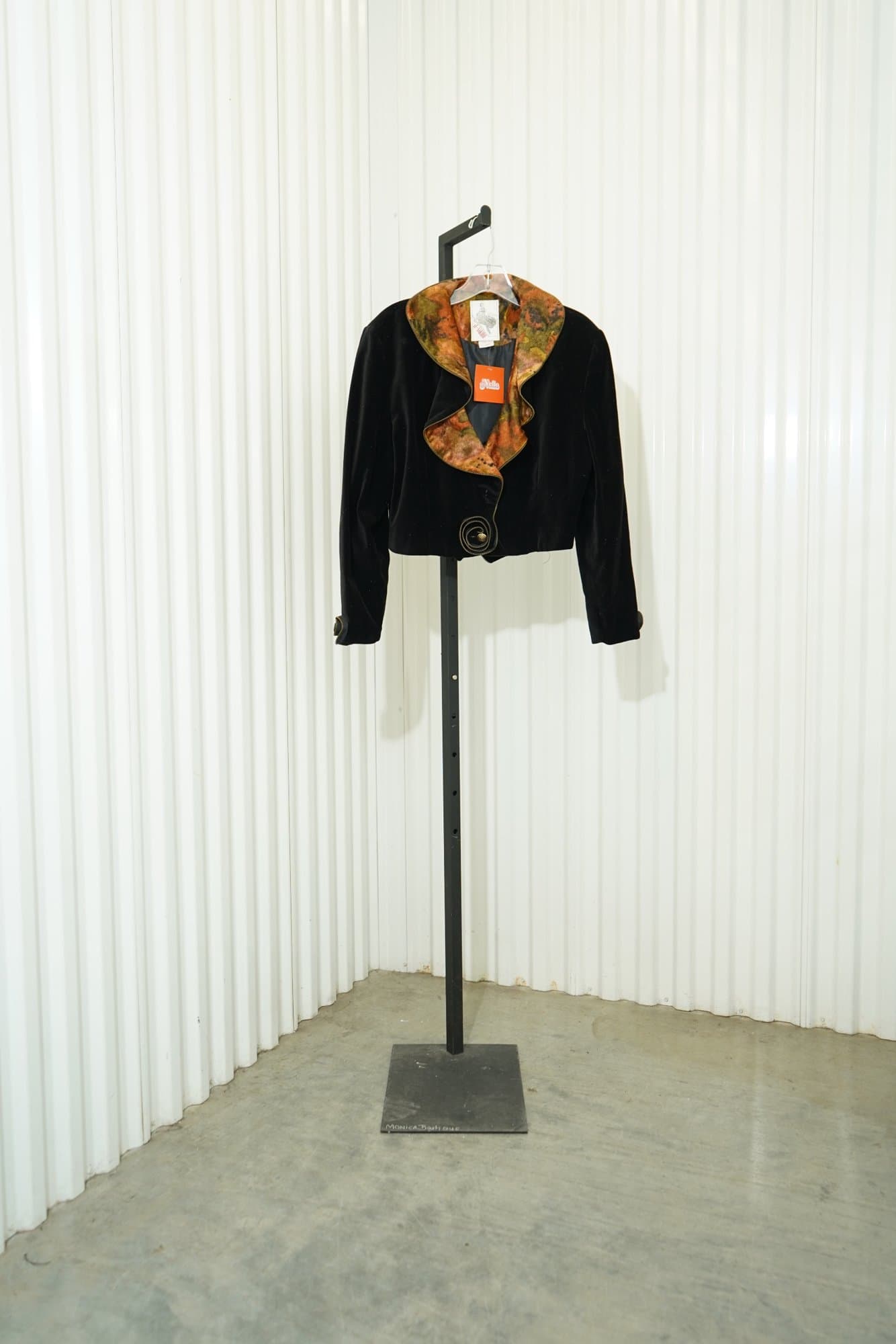 80s il-Nakibo Black Cropped Zip Jacket Crushed Velvet Ruffle & Chain Detail