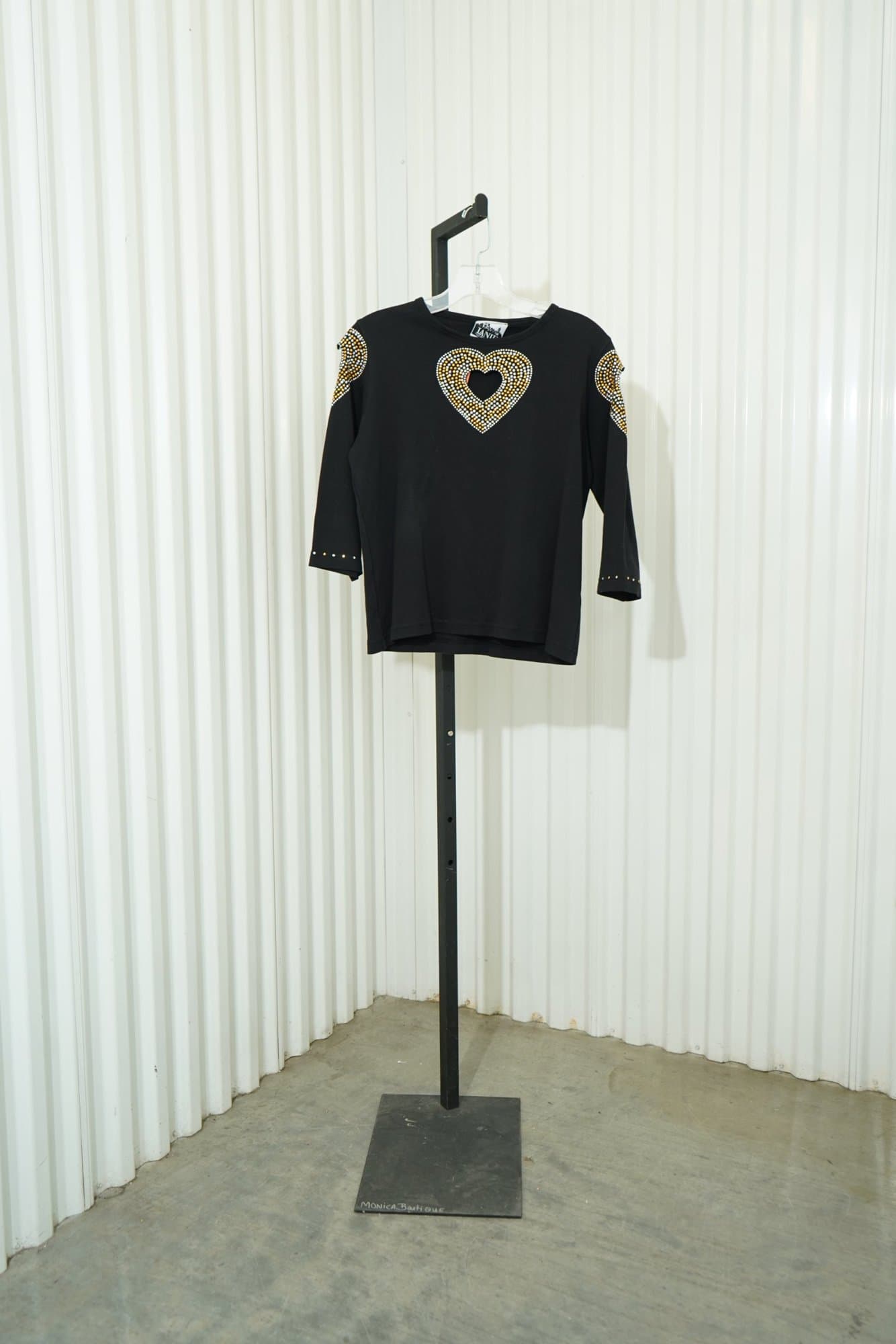 1990s Lanie New York Black boxy cropped tee with 3/4 sleeves and sequi heart cu…