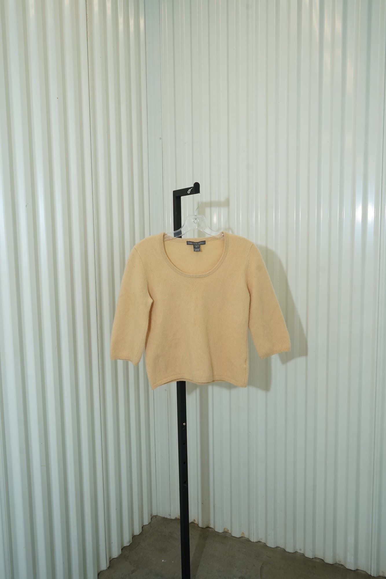 1990s-2000s Saks 5th Avenue Sand 100% cashmere cropped 3/4 sleeve sweater