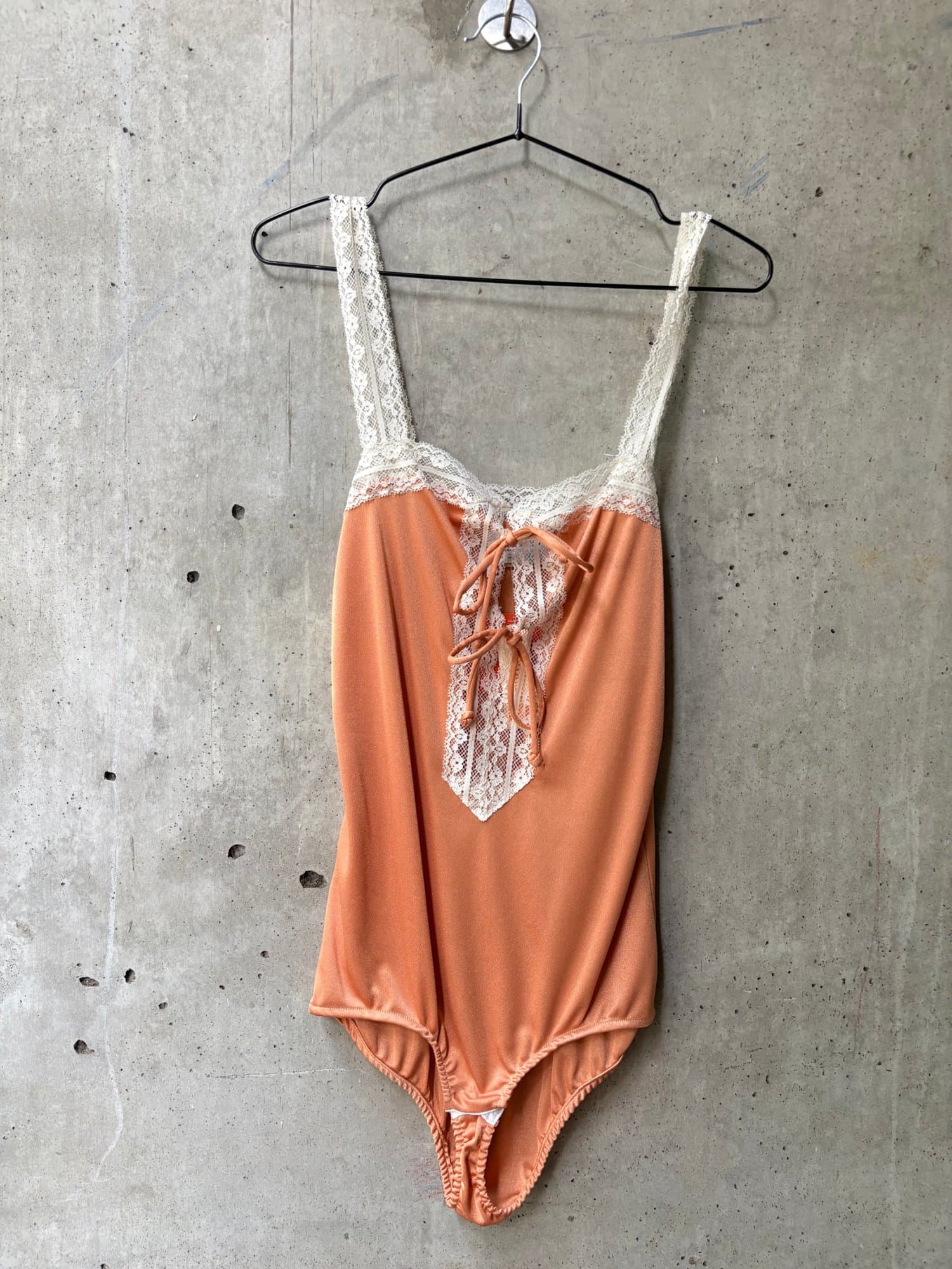 1980s toute suite new york Peach Lace Trim Bodysuit