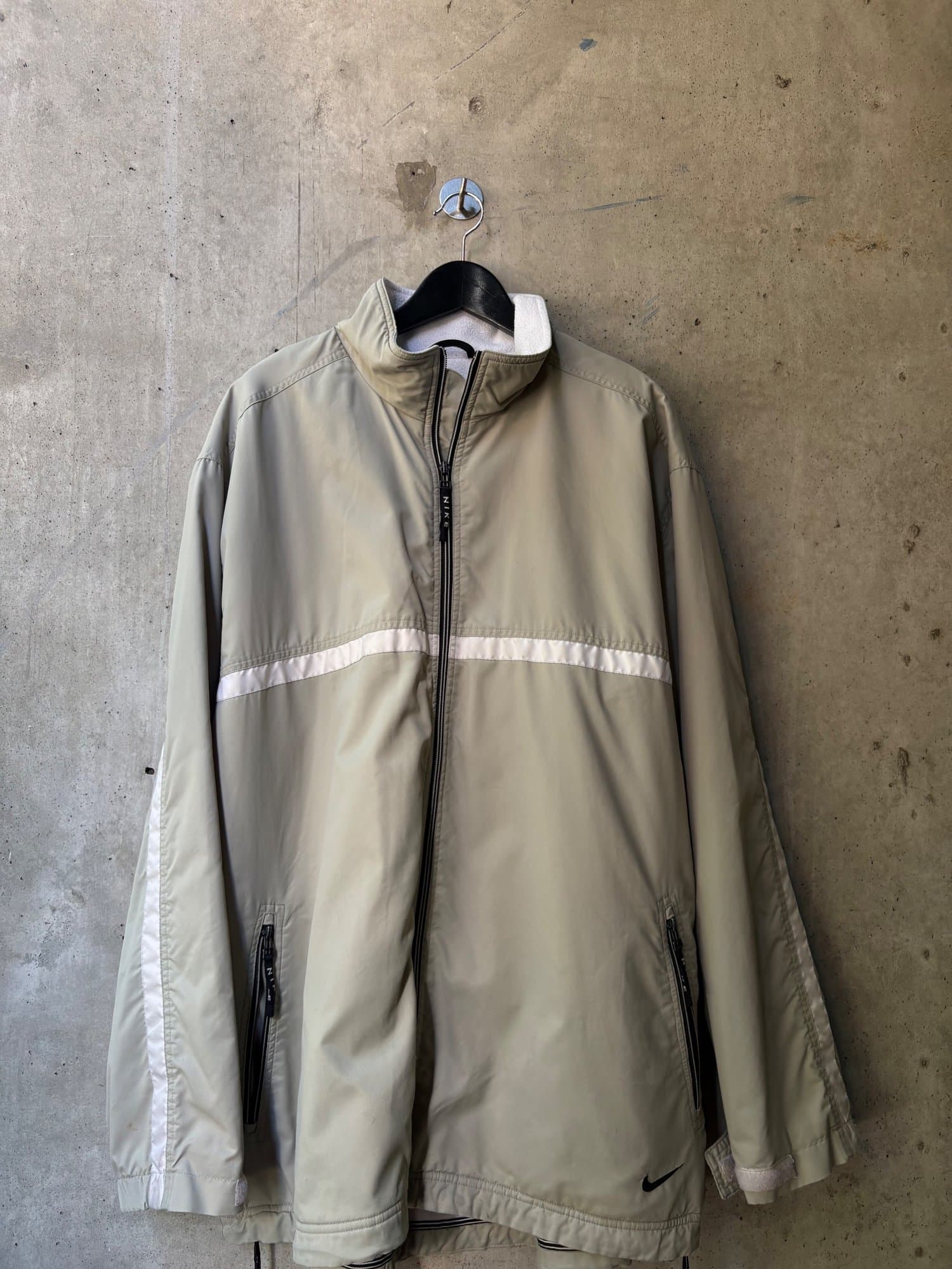 1990s-2000s beige nike nylon jacket