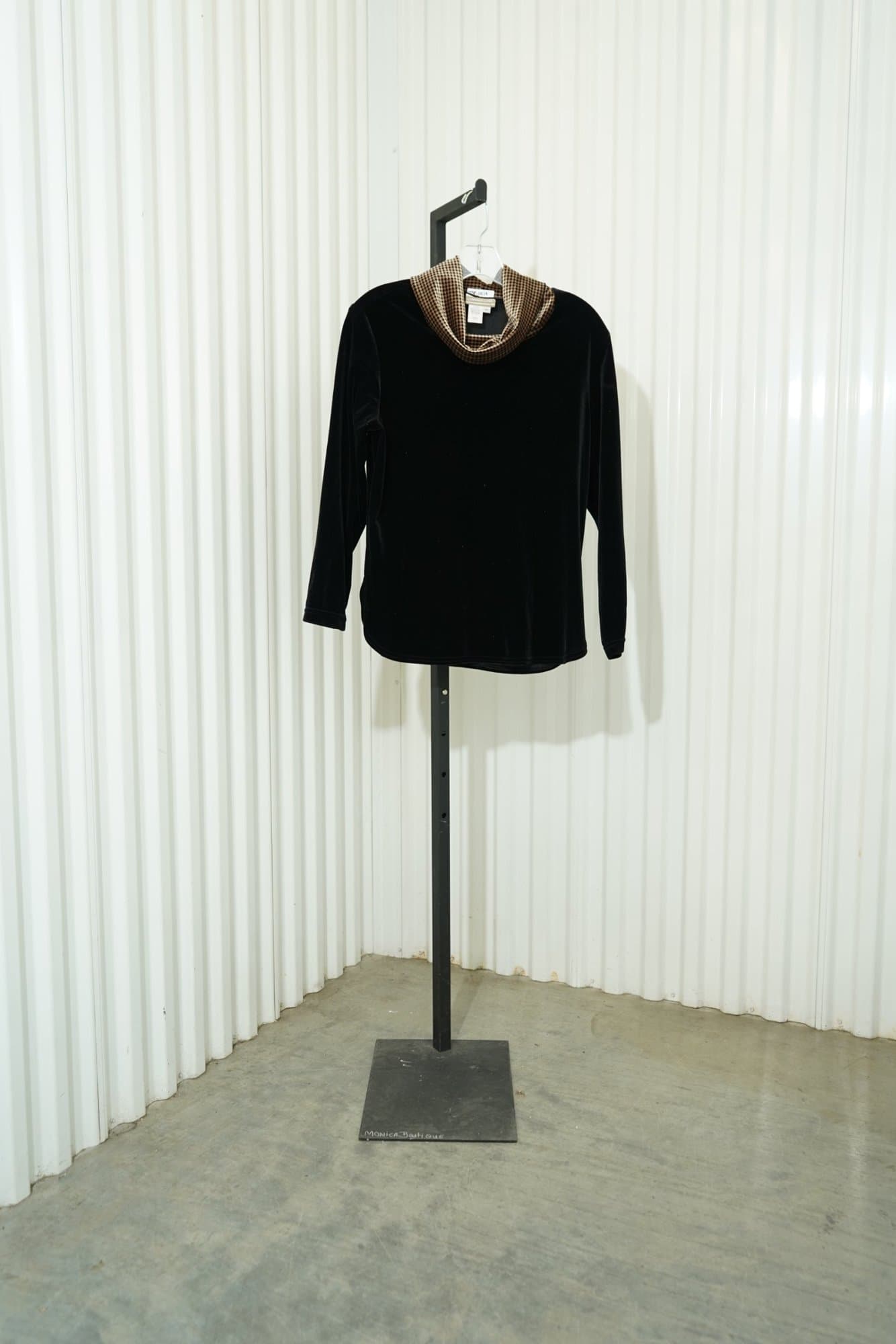 1990s-2000s Coldwater Creek Black Velvet Long Sleeve Top with Embellished Collar