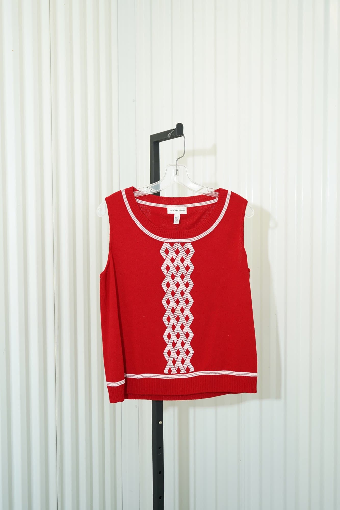1990s-2000s St. John Sport Red kint cable-knit barided panel sweater vest