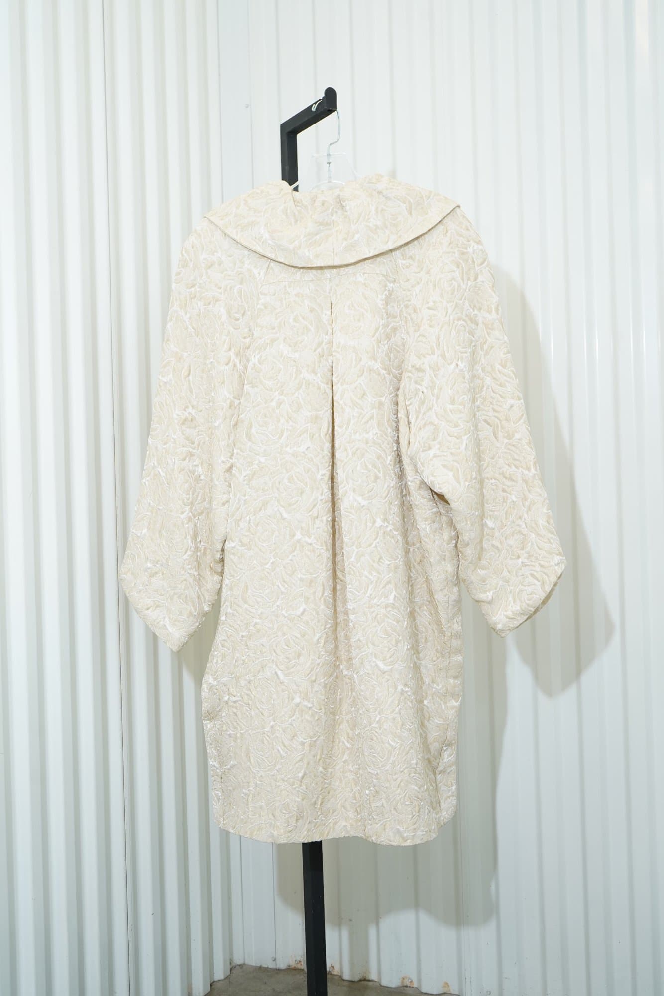 1980s cream floral jacquard/brocade coat