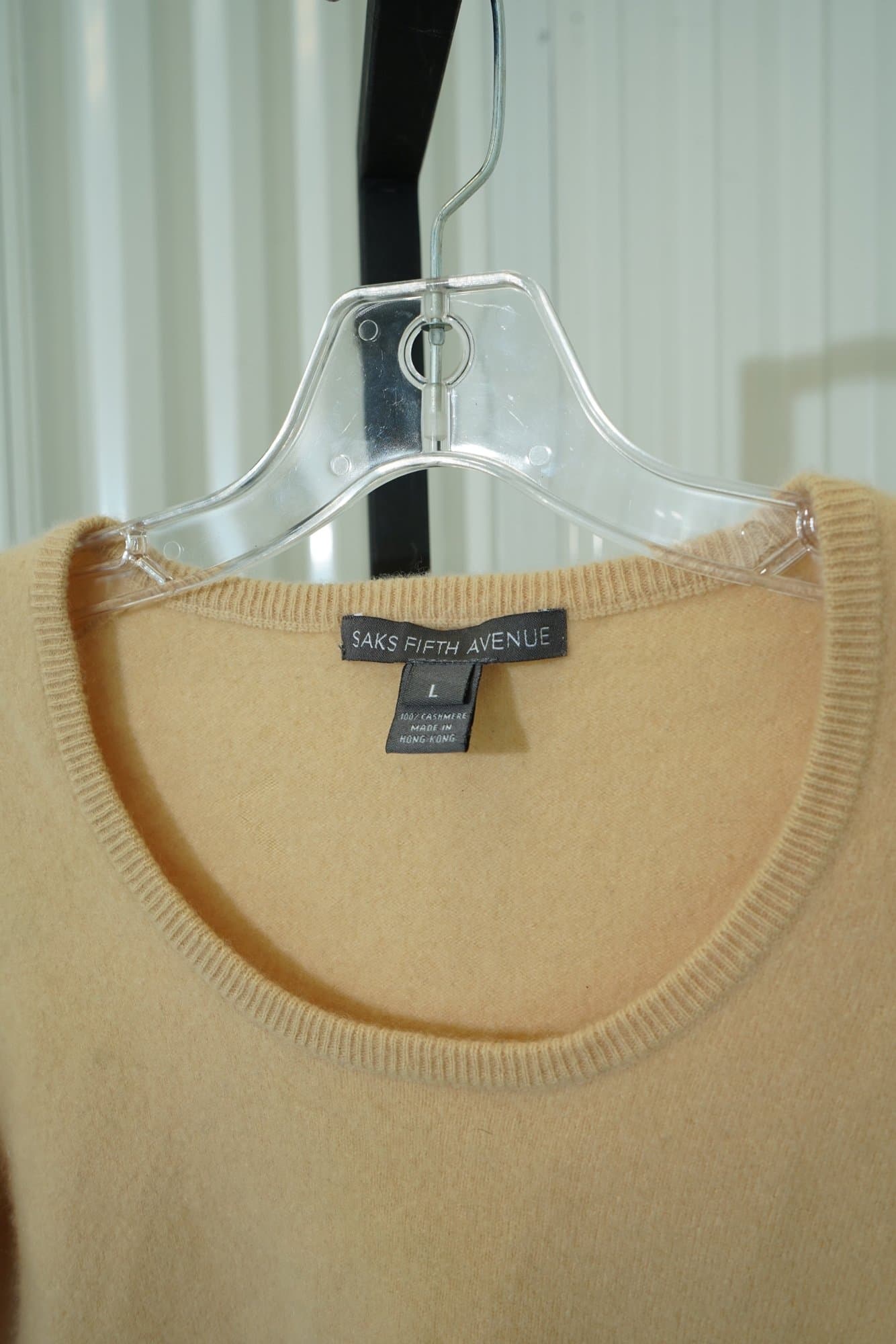 1990s-2000s Saks 5th Avenue Sand 100% cashmere cropped 3/4 sleeve sweater